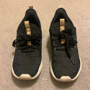 Like new condition black adidas sneakers